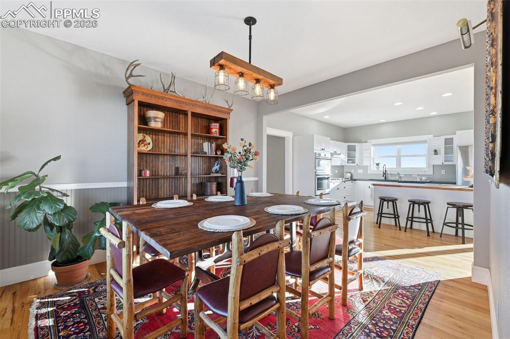 Image 12 of 46: Dining Area