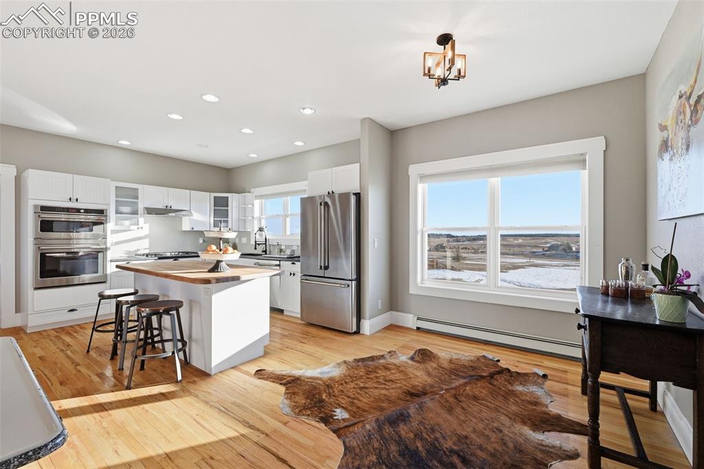 Image 16 of 46: Kitchen