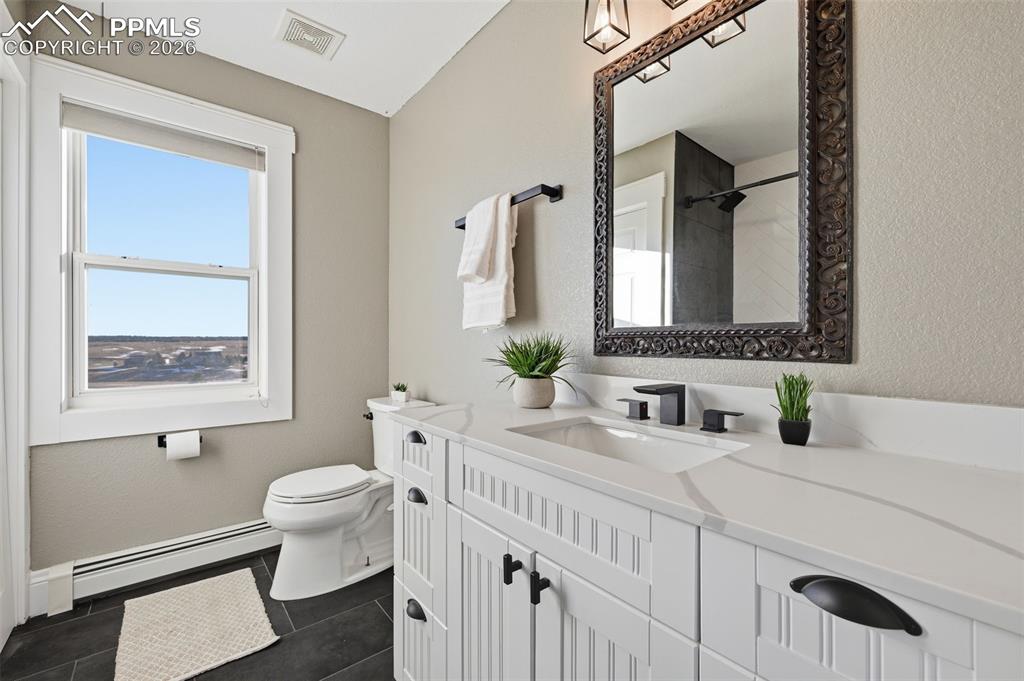 Image 26 of 46: Bathroom