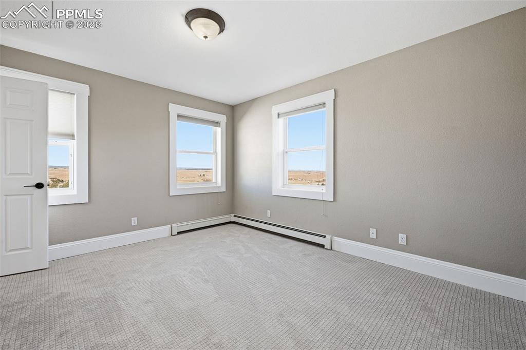 Image 27 of 46: Bedroom