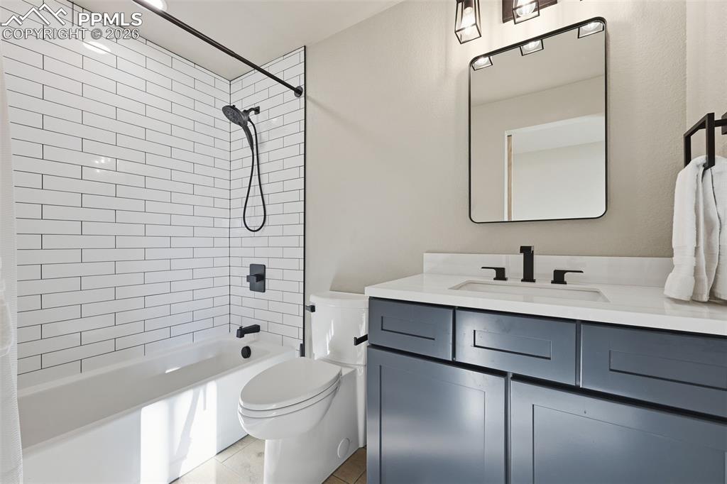 Image 33 of 46: Bathroom