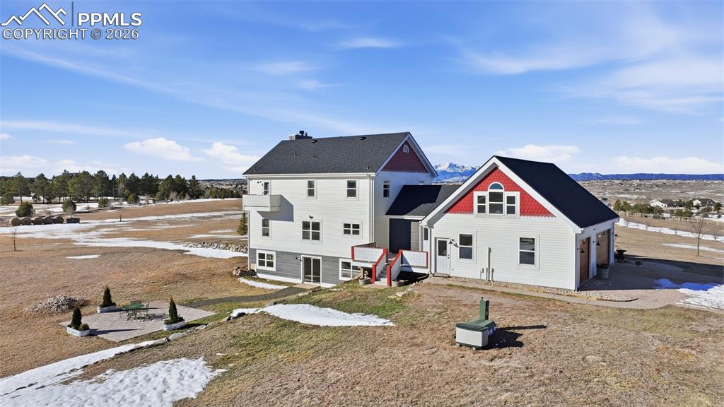 Image 5 of 46: Back of Structure