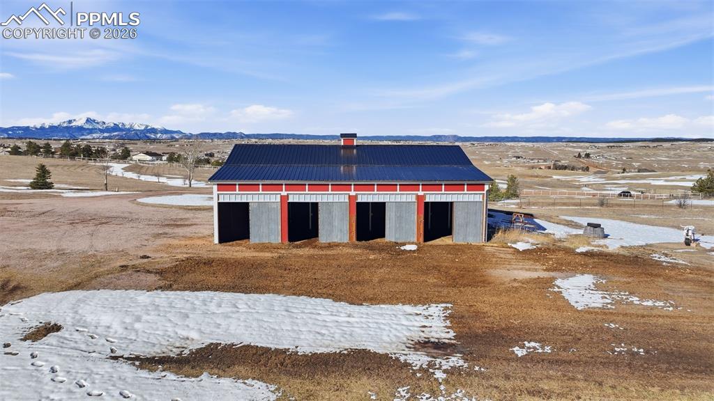 Image 7 of 46: space for stalls 