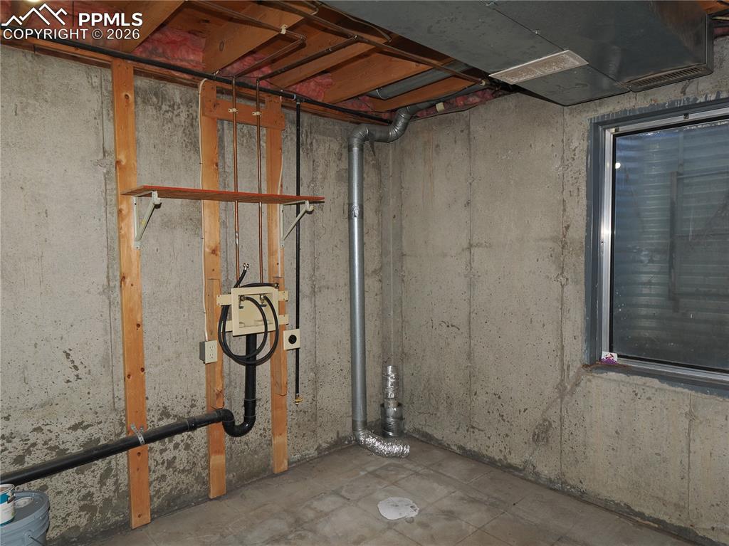 Image 18 of 35: Basement