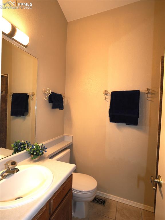 Image 21 of 35: Bathroom