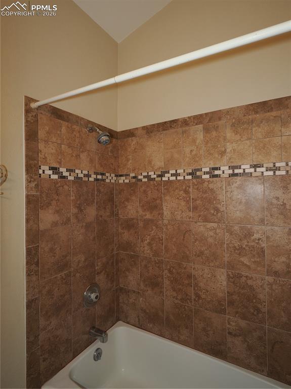 Image 22 of 35: Bathroom