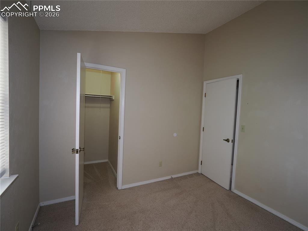 Image 25 of 35: Bedroom