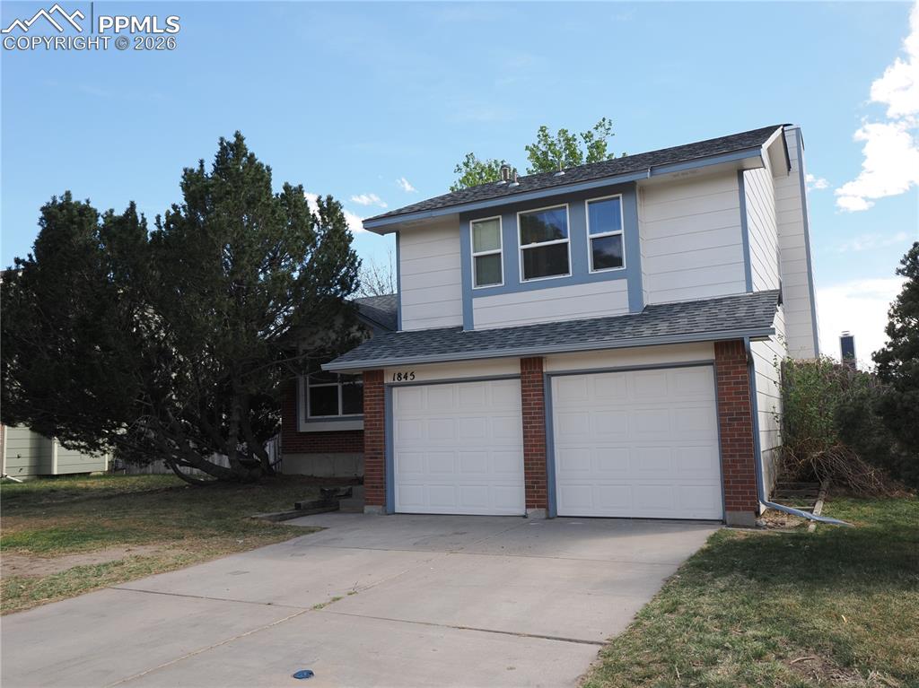 Image 3 of 35: Front of Structure