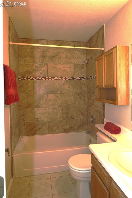 Image 30 of 35: Bathroom