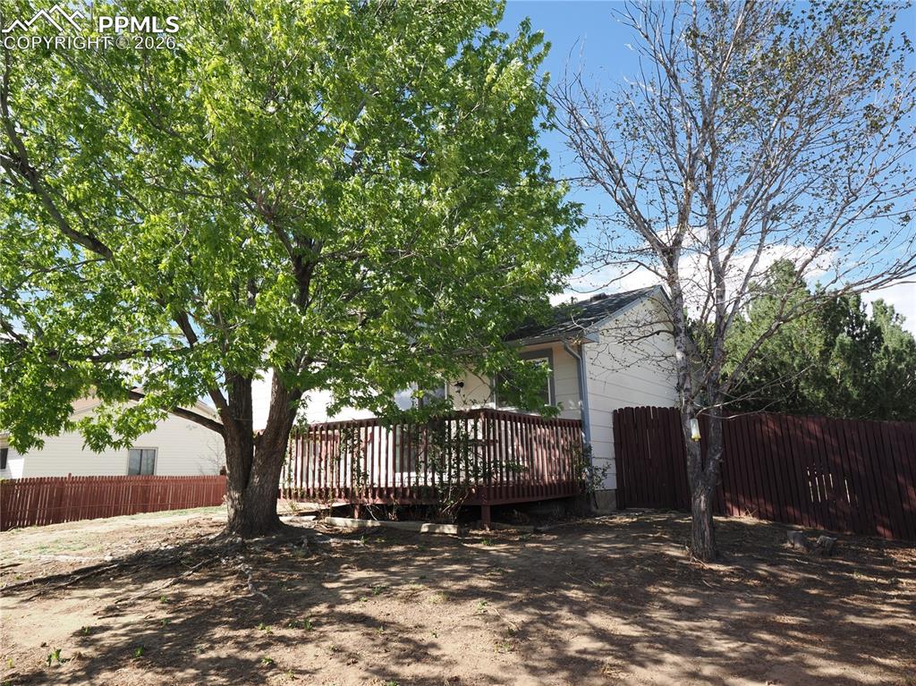 Image 34 of 35: Yard