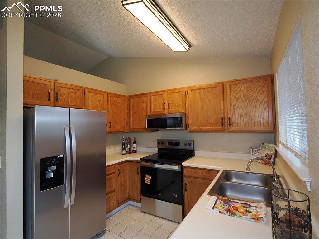 Image 9 of 35: Kitchen