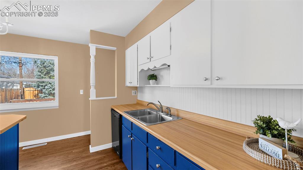 Image 13 of 38: Kitchen