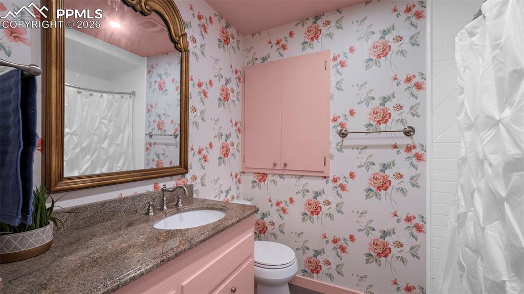 Image 17 of 38: Bathroom