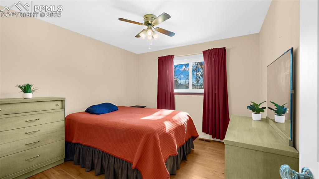 Image 21 of 38: Bedroom