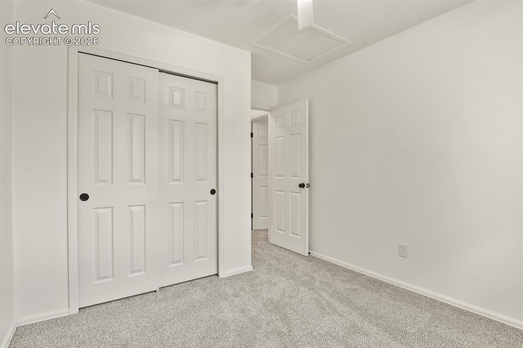Image 19 of 32: Bedroom