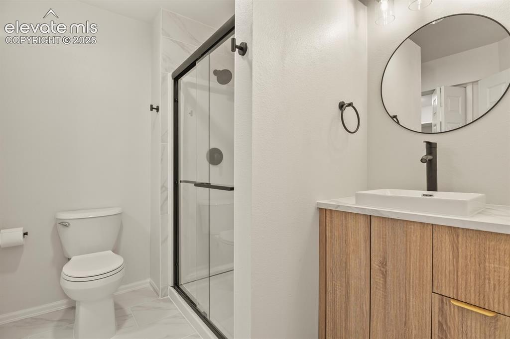 Image 26 of 32: Bathroom