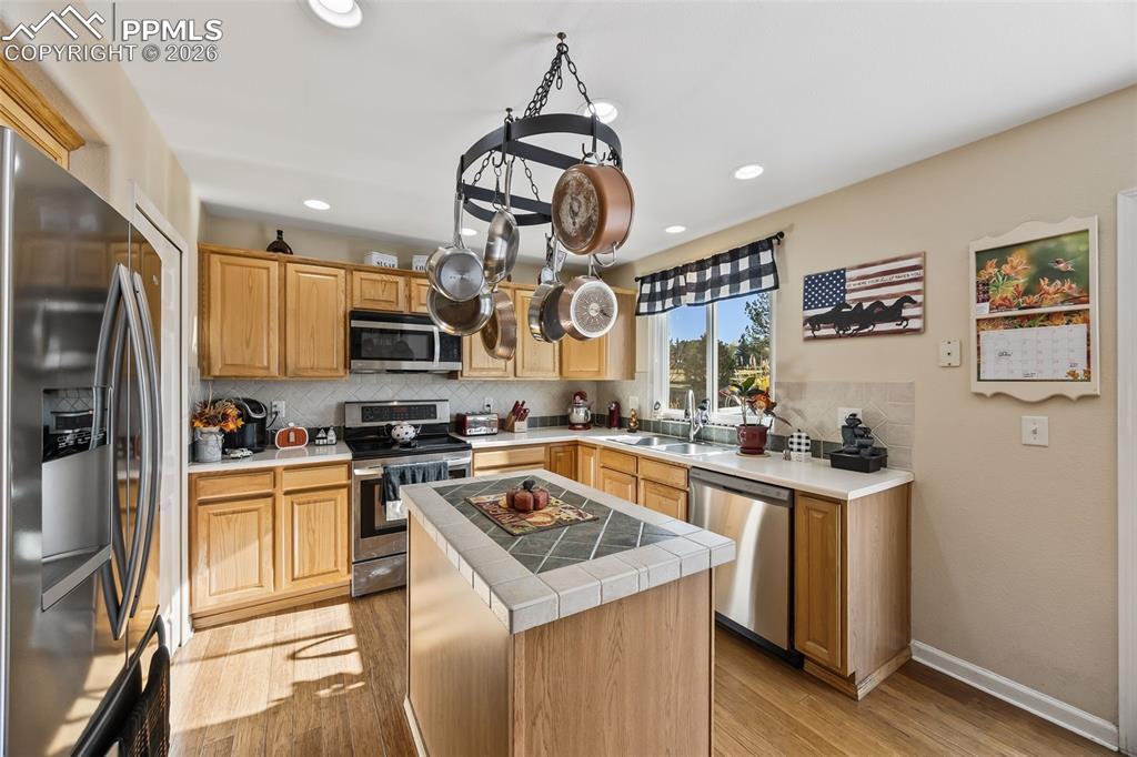 Image 16 of 35: Kitchen