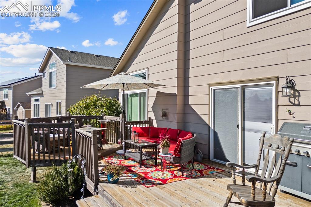 Image 33 of 35: Deck