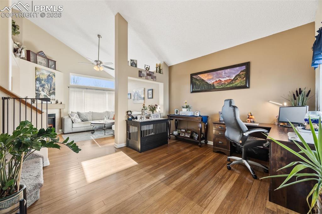 Image 7 of 35: Office