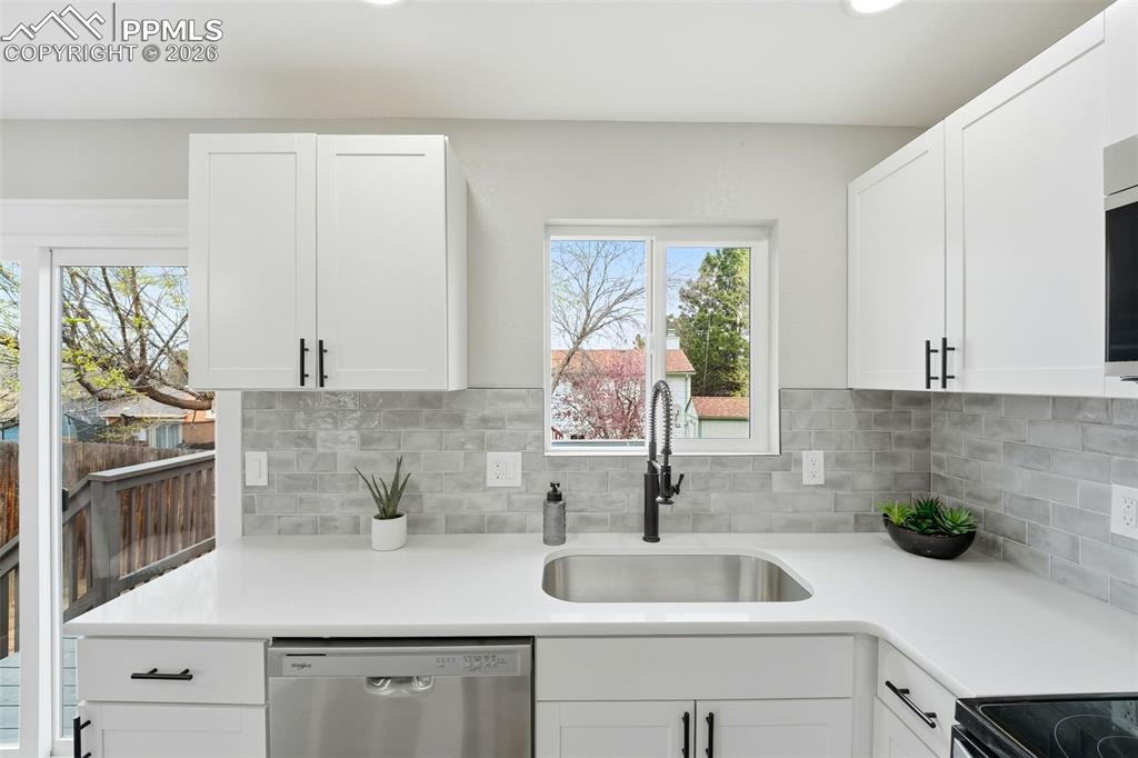 Image 12 of 33: Kitchen