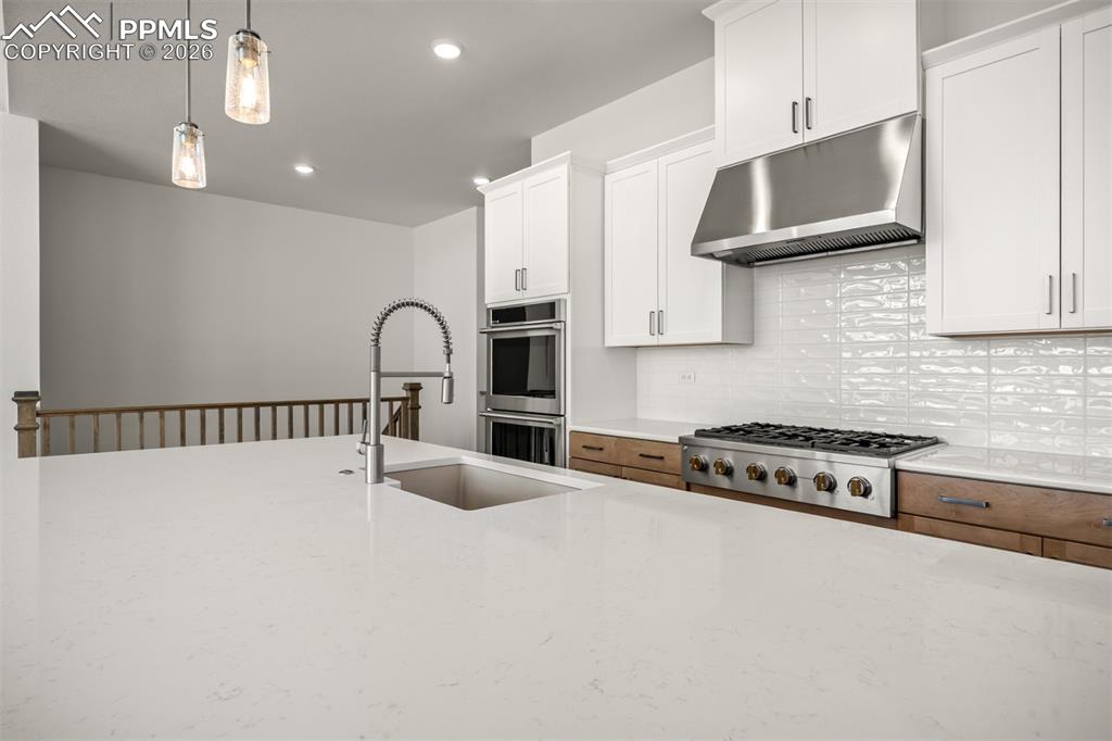 Image 12 of 44: Kitchen