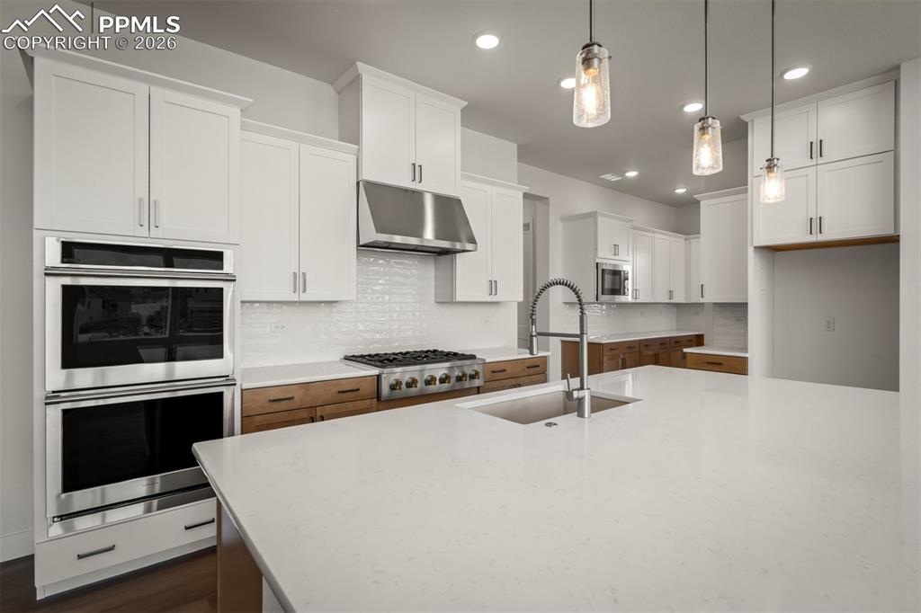 Image 13 of 44: Kitchen