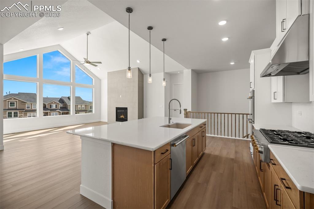 Image 18 of 44: Kitchen