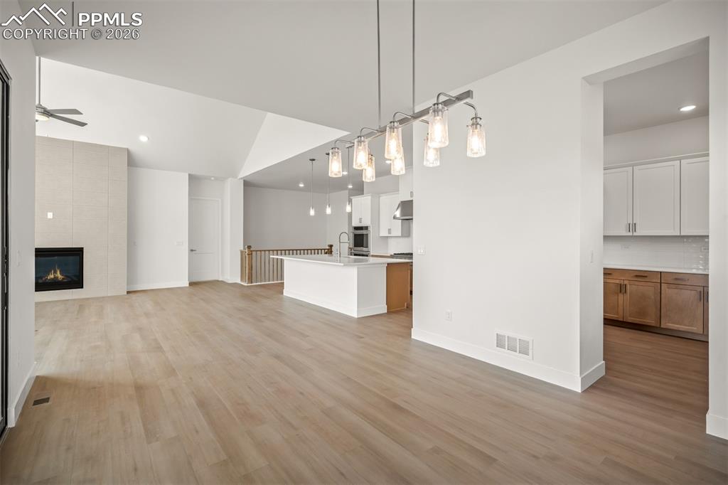 Image 19 of 44: Dining Area