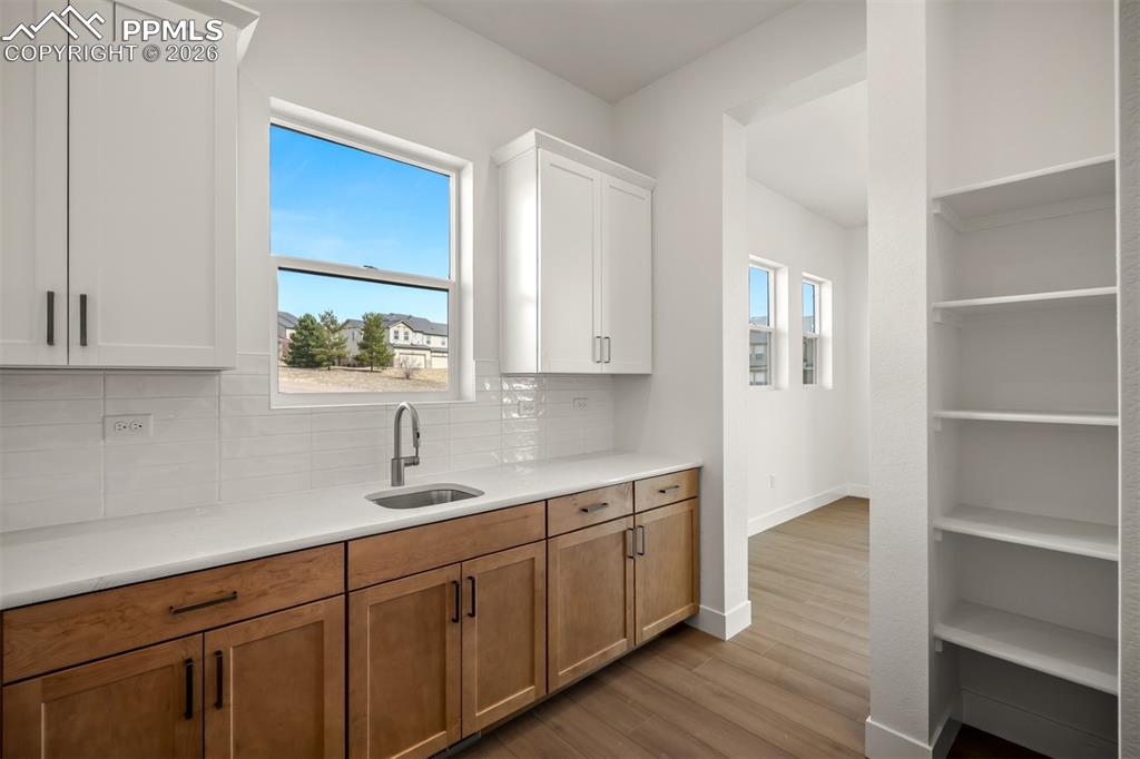 Image 20 of 44: Kitchen