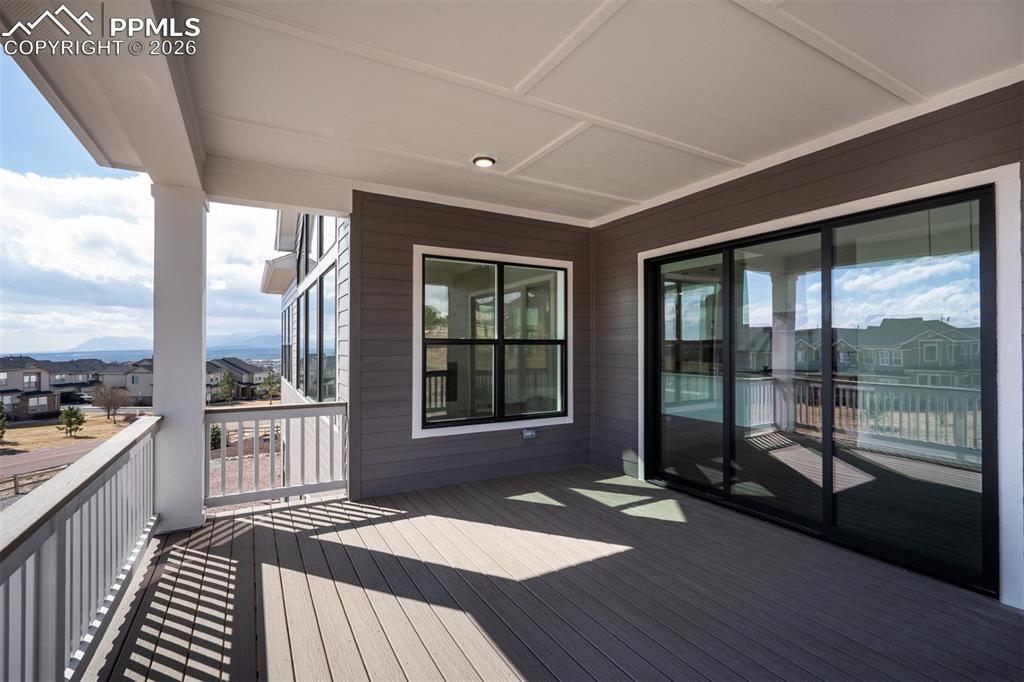 Image 23 of 44: Deck