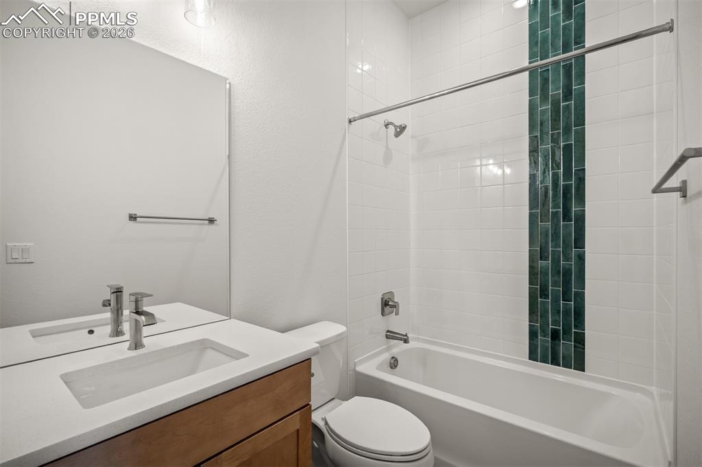 Image 35 of 44: Bathroom