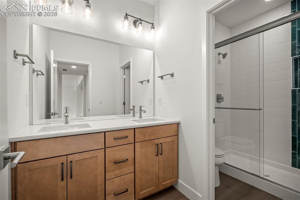 Image 40 of 44: Bathroom