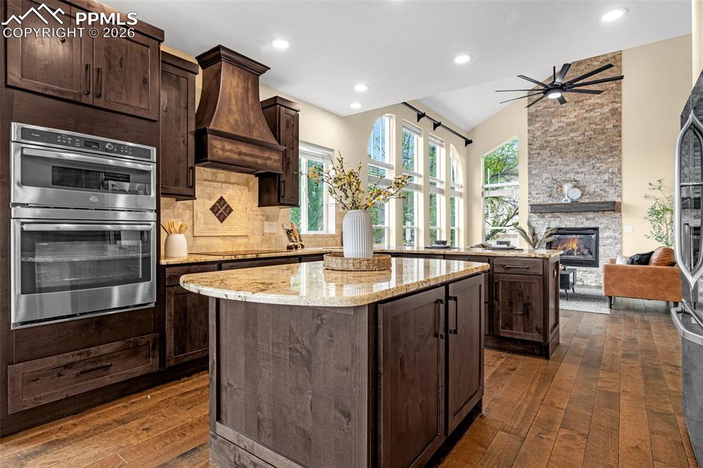 Image 10 of 43: Kitchen