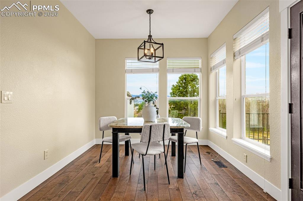 Image 11 of 43: Dining Area