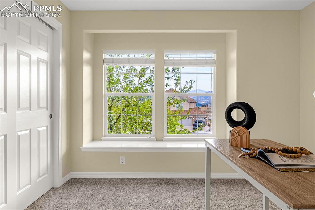 Image 26 of 43: Office