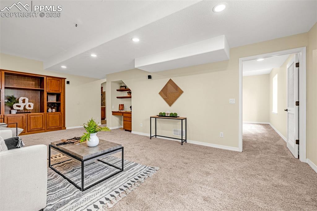 Image 28 of 43: Living Room