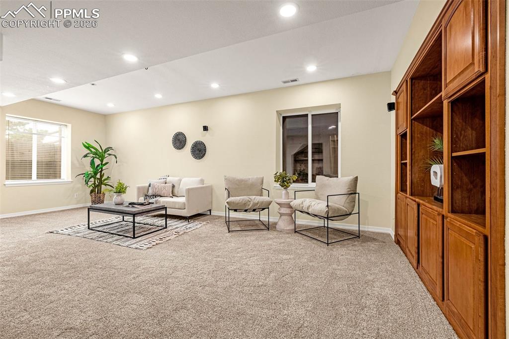 Image 29 of 43: Living Room