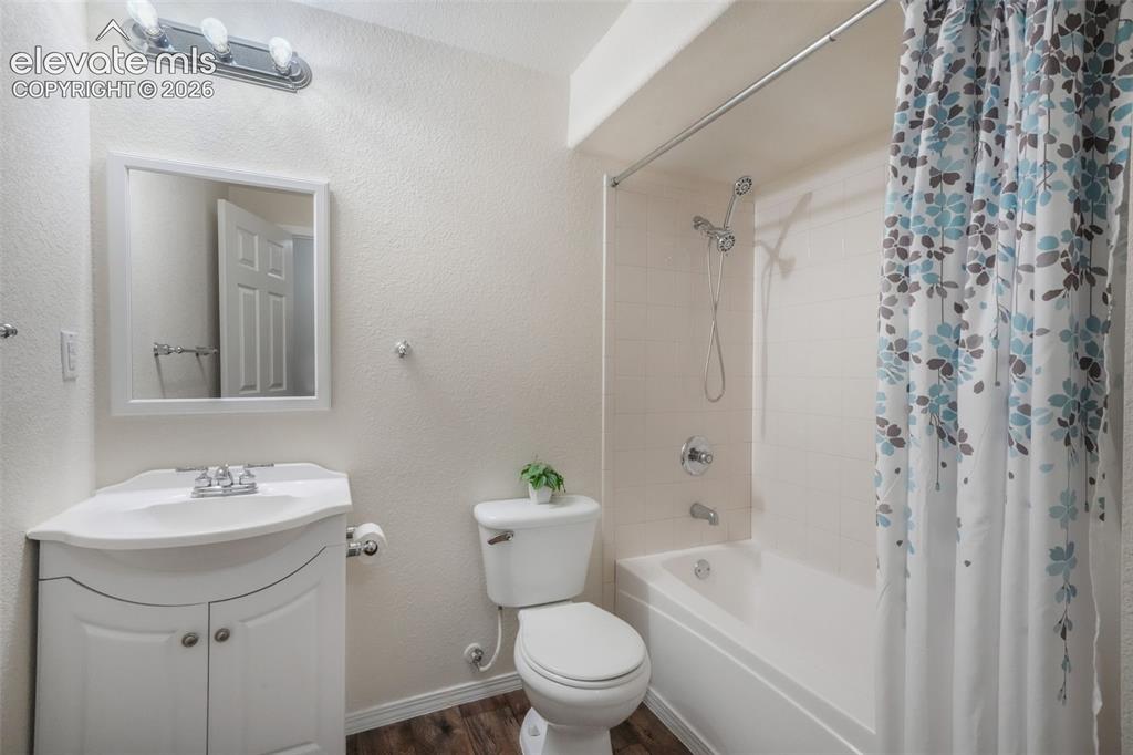 Image 45 of 49: Bathroom