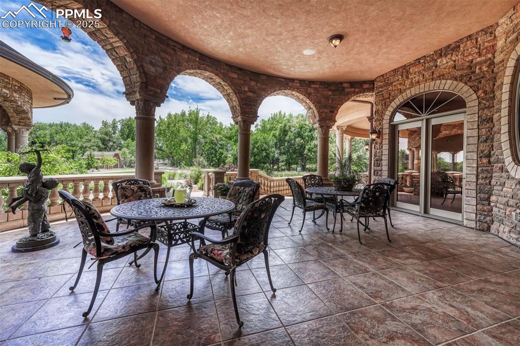 Image 12 of 50: Patio