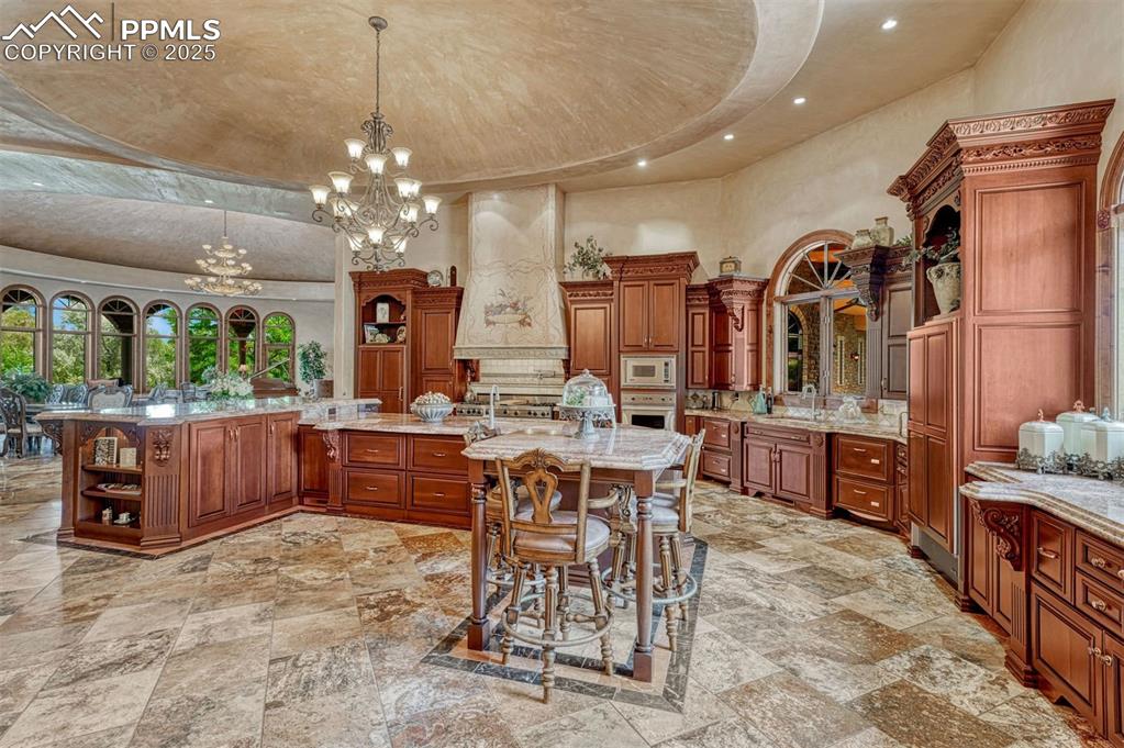 Image 13 of 50: Kitchen