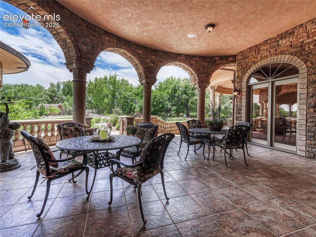 Image 17 of 50: Outdoor breakfast terrace.