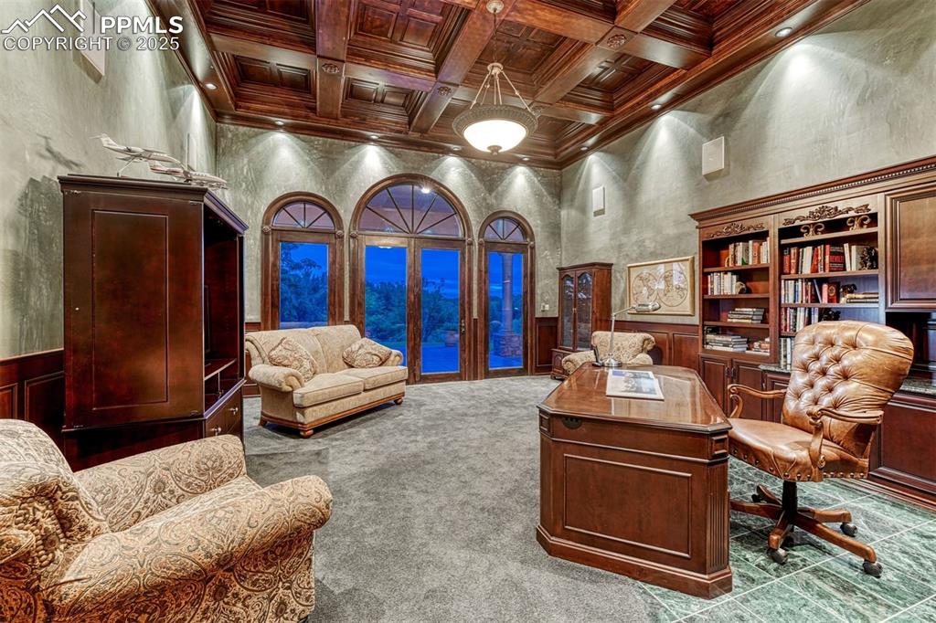 Image 26 of 50: Office