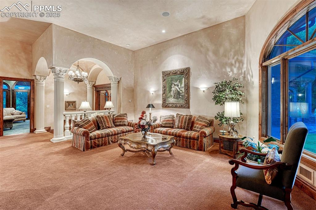 Image 27 of 50: Living Room