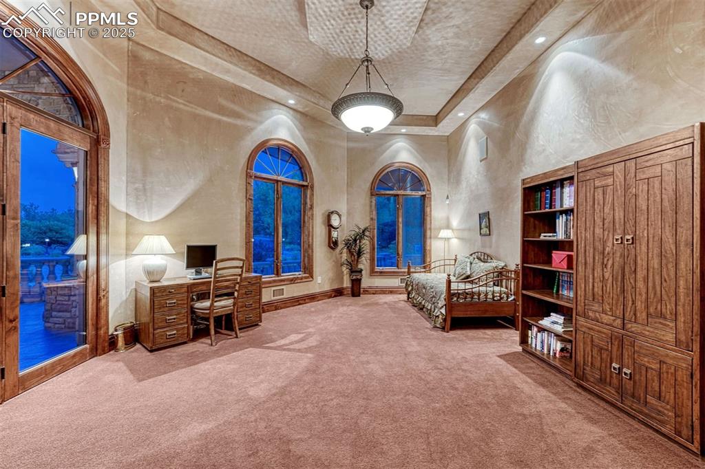 Image 39 of 50: Bedroom