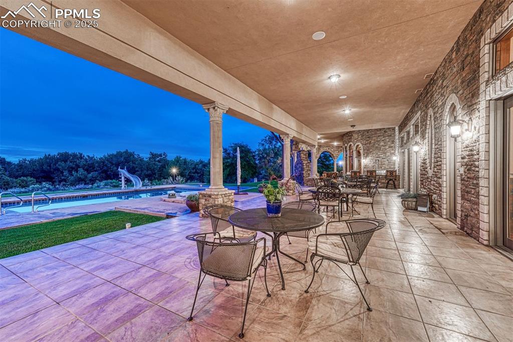 Image 42 of 50: Patio