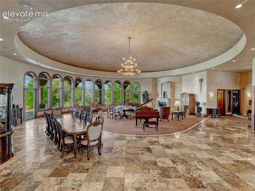 Image 5 of 50: Central Grand Room