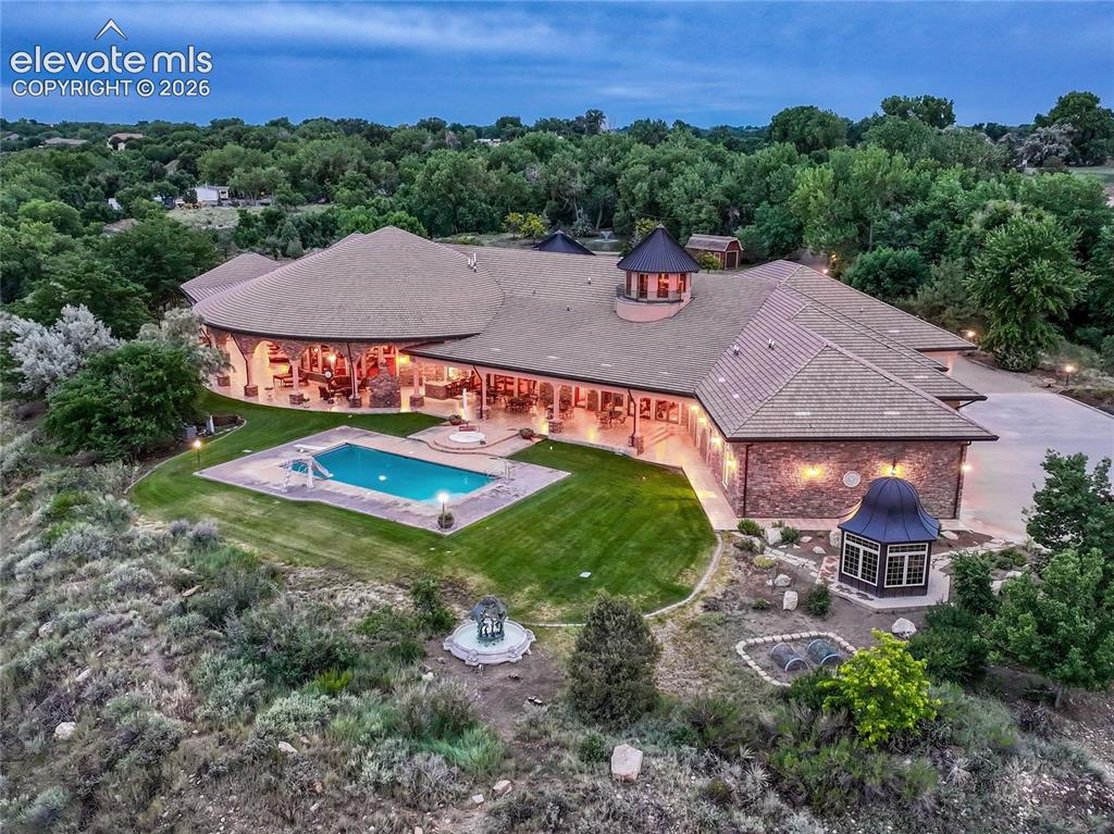 Image 8 of 50: Enjoy every season at St Charles Mesa Estate.