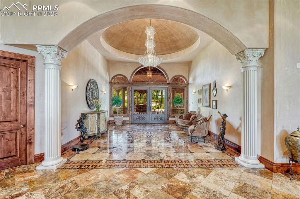 Image 9 of 50: Entry