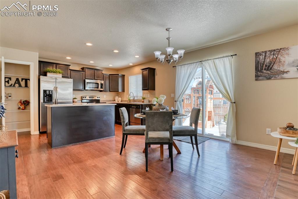 Image 14 of 48: Dining Area