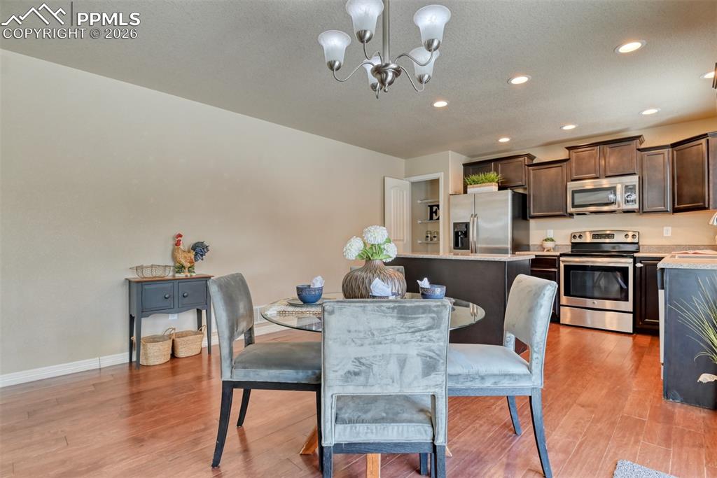 Image 15 of 48: Dining Area